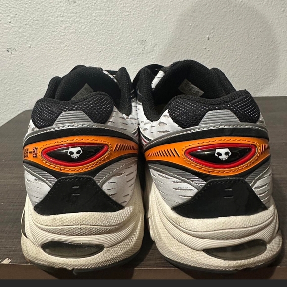 ASICS Men's White and Black Running Shoes - Picture 2 of 5